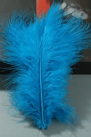 Piórka dekoracyjne niebieskie naturalne 14cm 100szt