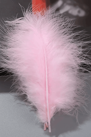 Piórka dekoracyjne różowe naturalne 14cm 100szt